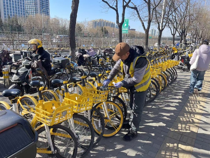 “牛皮癬”般的非法小廣告盯上了共享單車(圖3)